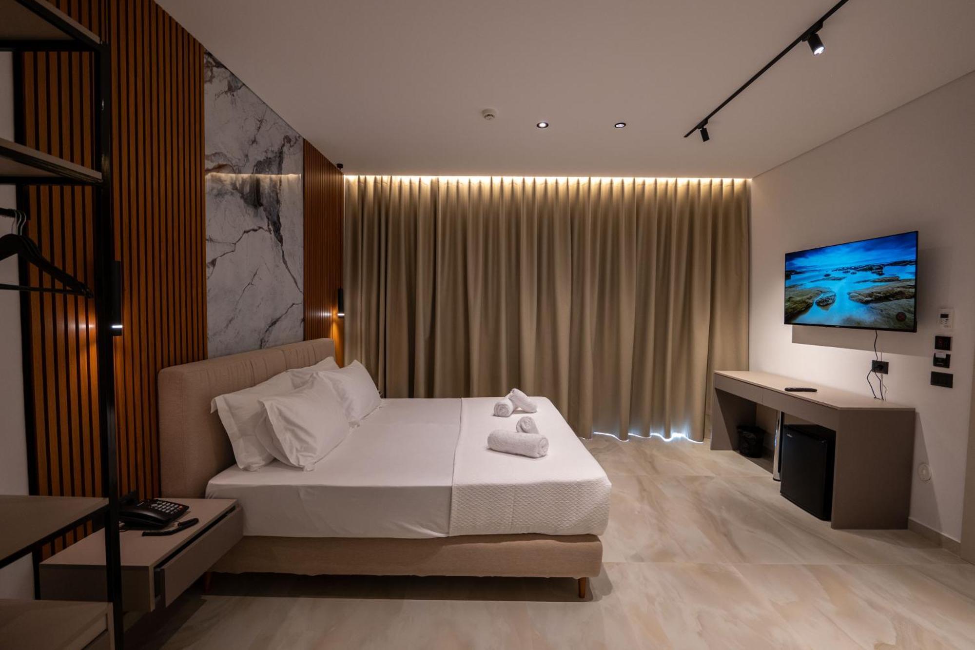 Litan Hotel Sarandë Buitenkant foto