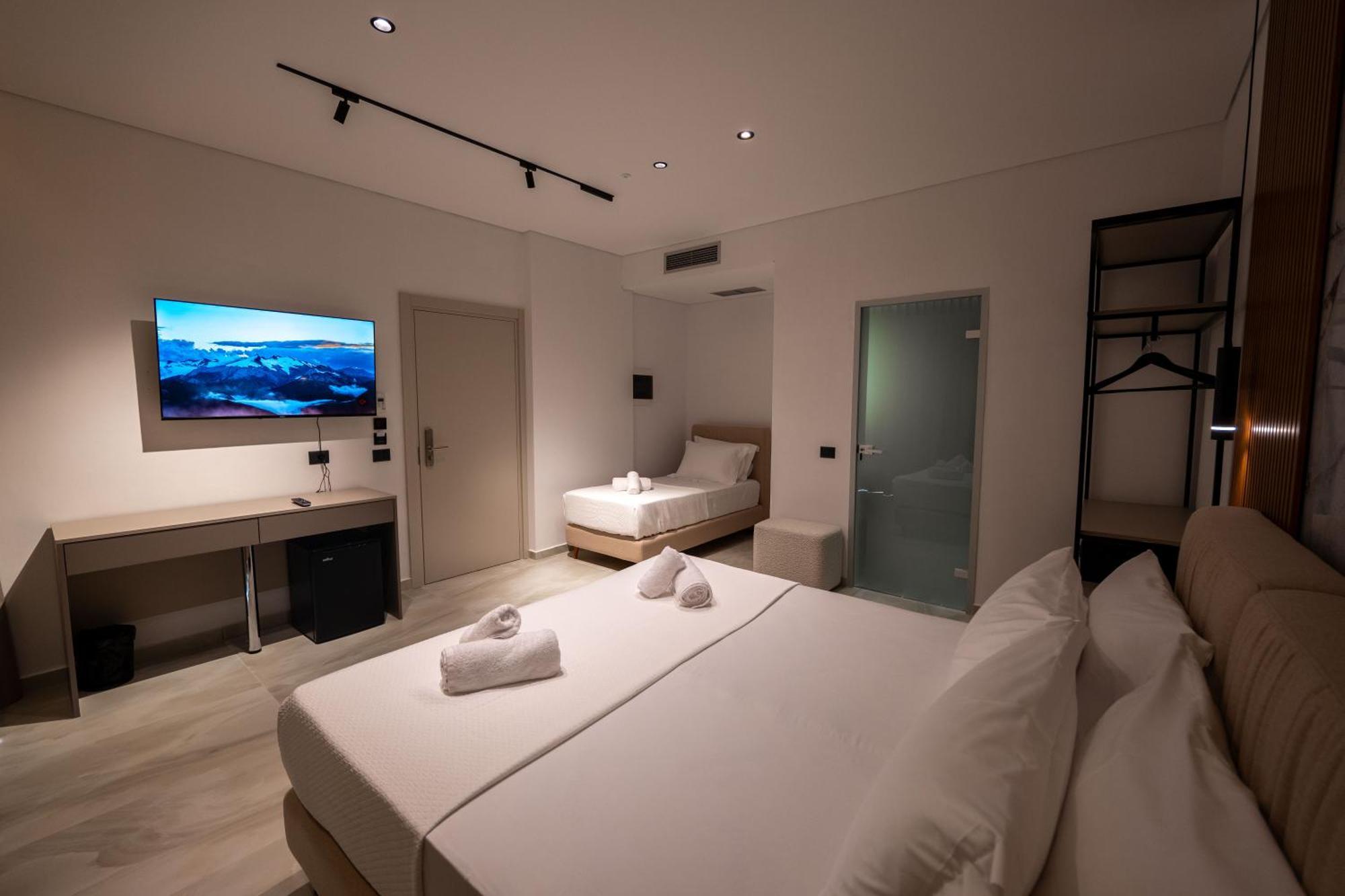 Litan Hotel Sarandë Buitenkant foto