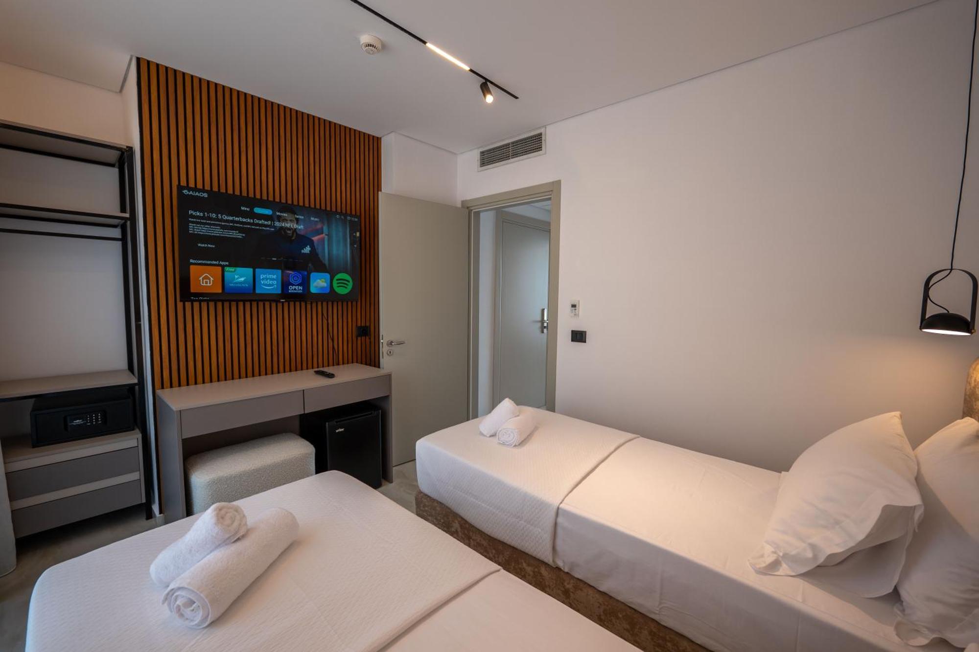 Litan Hotel Sarandë Buitenkant foto